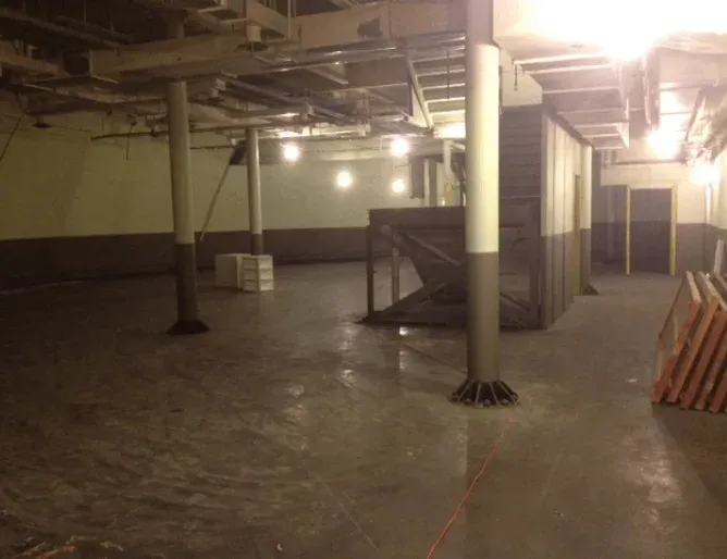 Underground interior with structural columns